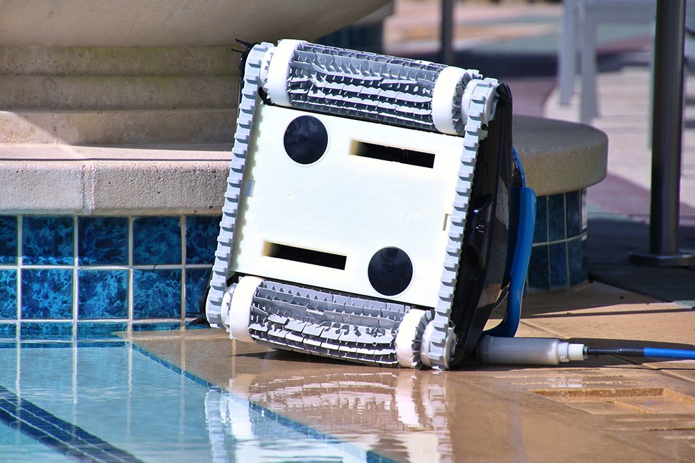 Dolphin-Nautilus-Plus–Auto-Robotic-Pool-Cleaner