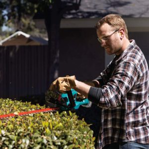 Best-Cordless-Hedge-Trimmers-for-Large-Hedges-2020