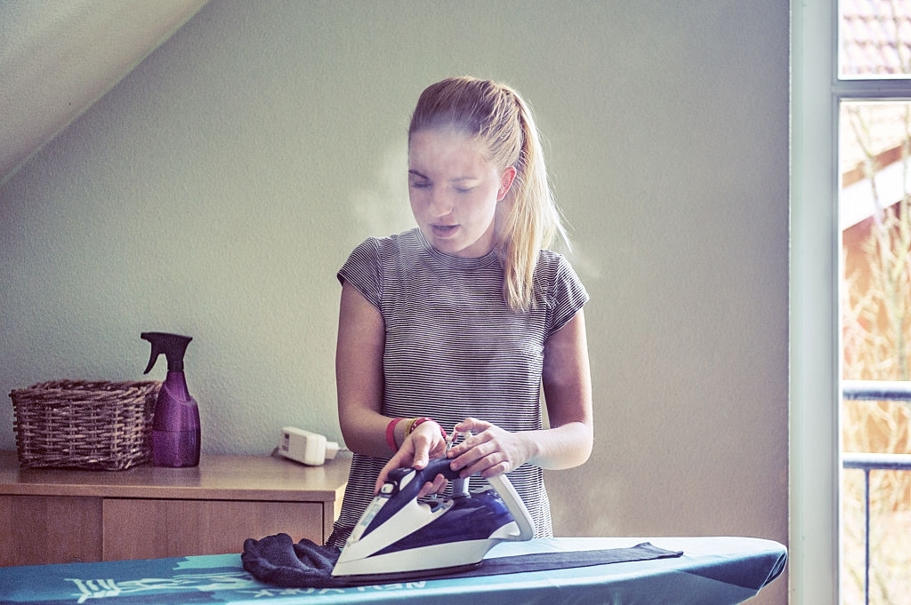 cleaning-the-steam-iron
