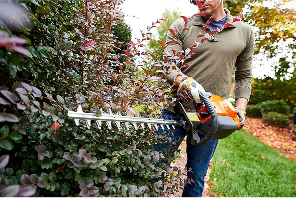 husqvarna-122hd45-gas-hedge-trimmer-operation