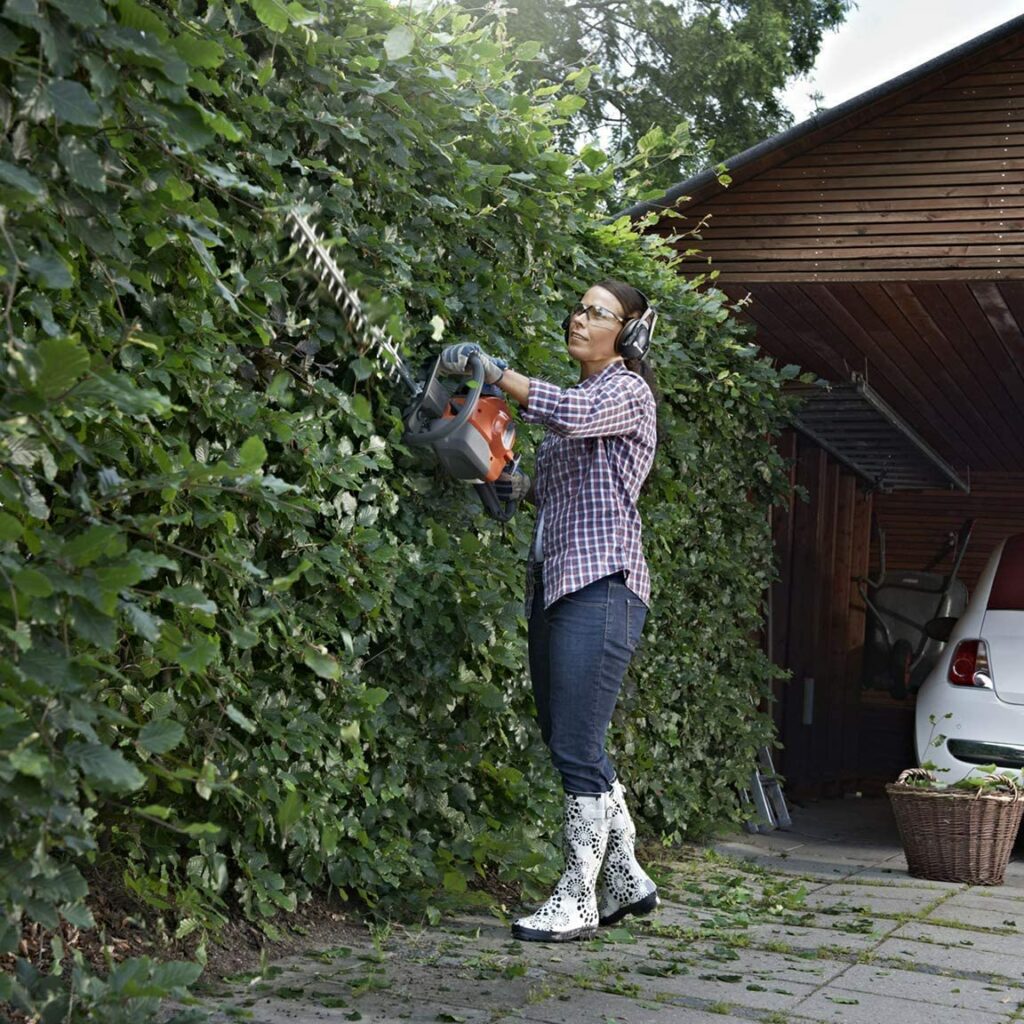 husqvarna-122hd60-gas-hedge-trimmer-noise-reduction