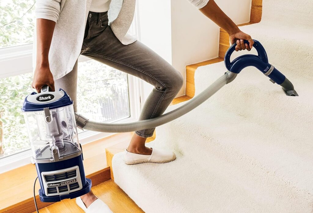 Shark-Navigator-Lift-Away-Deluxe-NV360