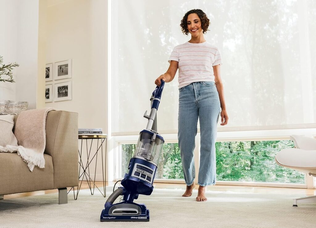 Shark-Navigator-Lift-Away-Deluxe-NV360
