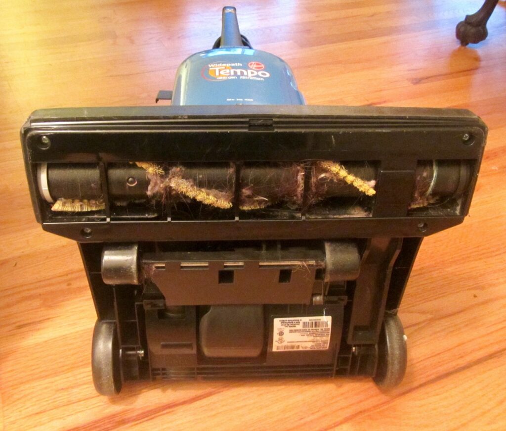 How-to-Clean-Vacuum-Cleaner-Brush