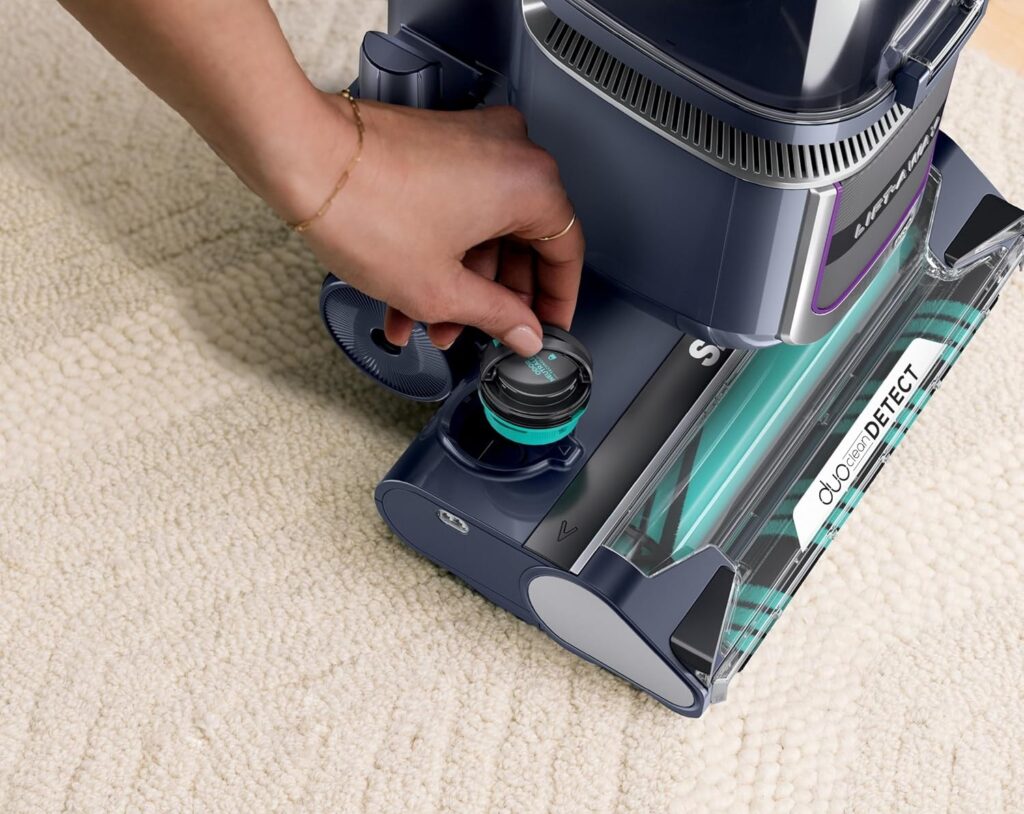 Shark-LA742-Detect-Pro-Speed-Lift-Away-ADV-Bagless-Upright-Vacuum