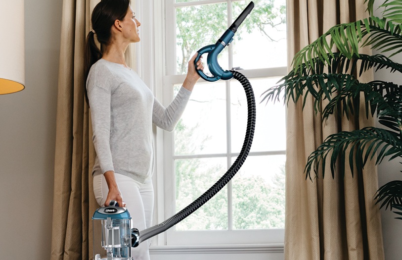 Shark-LA301-Navigator-Lift-Away-ADV-Upright-Review